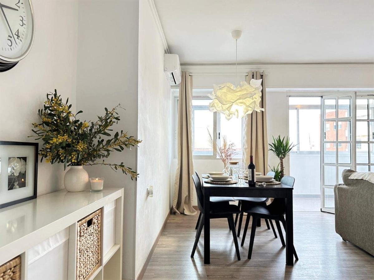 Your Sunny & Spacious Portview Home バレンシア エクステリア 写真