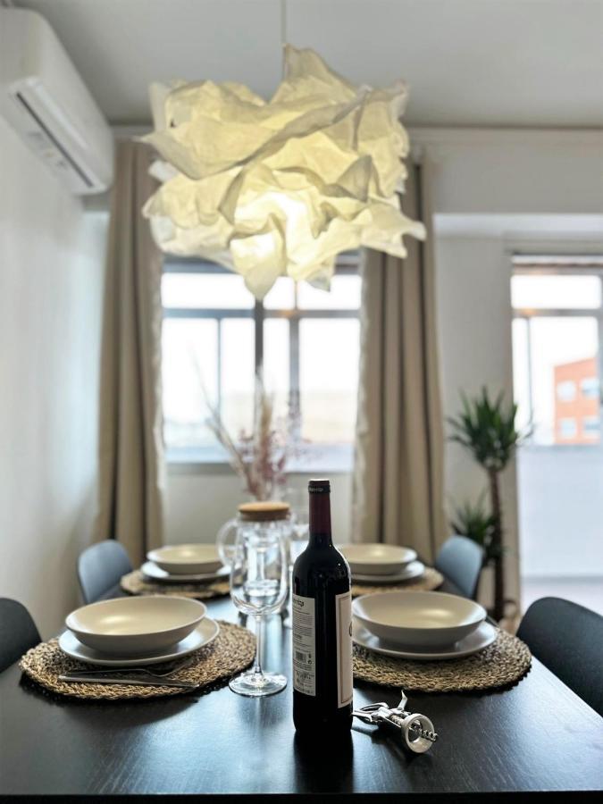 Your Sunny & Spacious Portview Home バレンシア エクステリア 写真